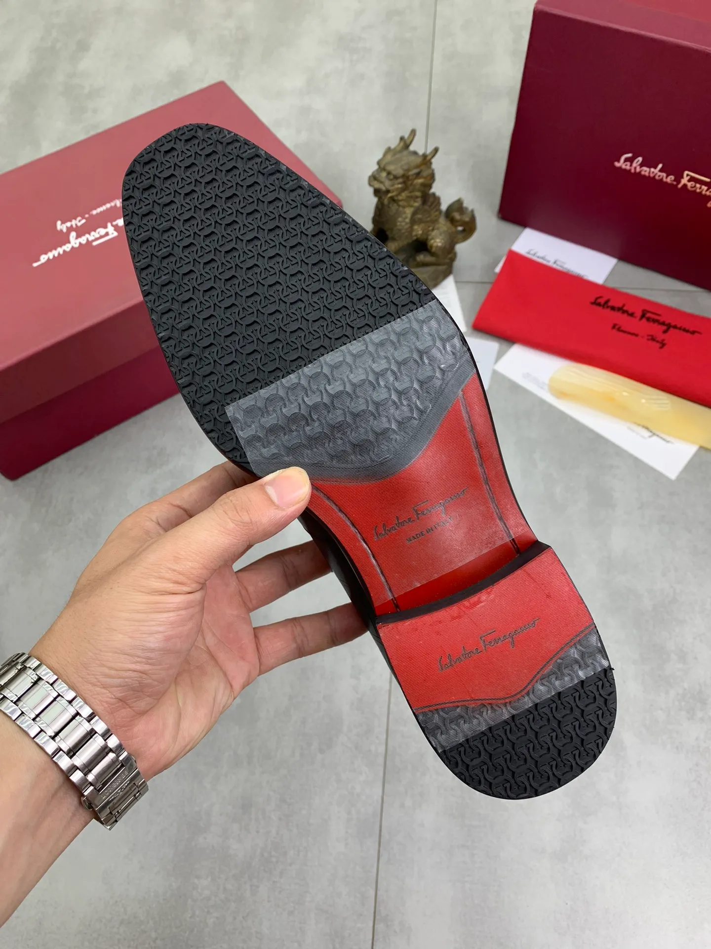 Men's Men's Shoes 💰P460💰[New Style] Water-dyed Niuli 🆘[Salvatore Ferragamo] Ferragamo's latest casual business leather shoes for men! Available at counters simultaneously! The fabric is made of specially imported original open-edge beaded calfskin, and the interior is made of imported water-dyed cowhide. It is absolutely luxurious and leads the fashion trend. Matching code: 38-45 (46 and 47 can be customized); black color optional
